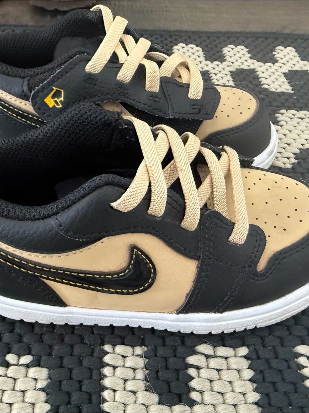 Nike Kids Black and Tan Low-Top Sneakers